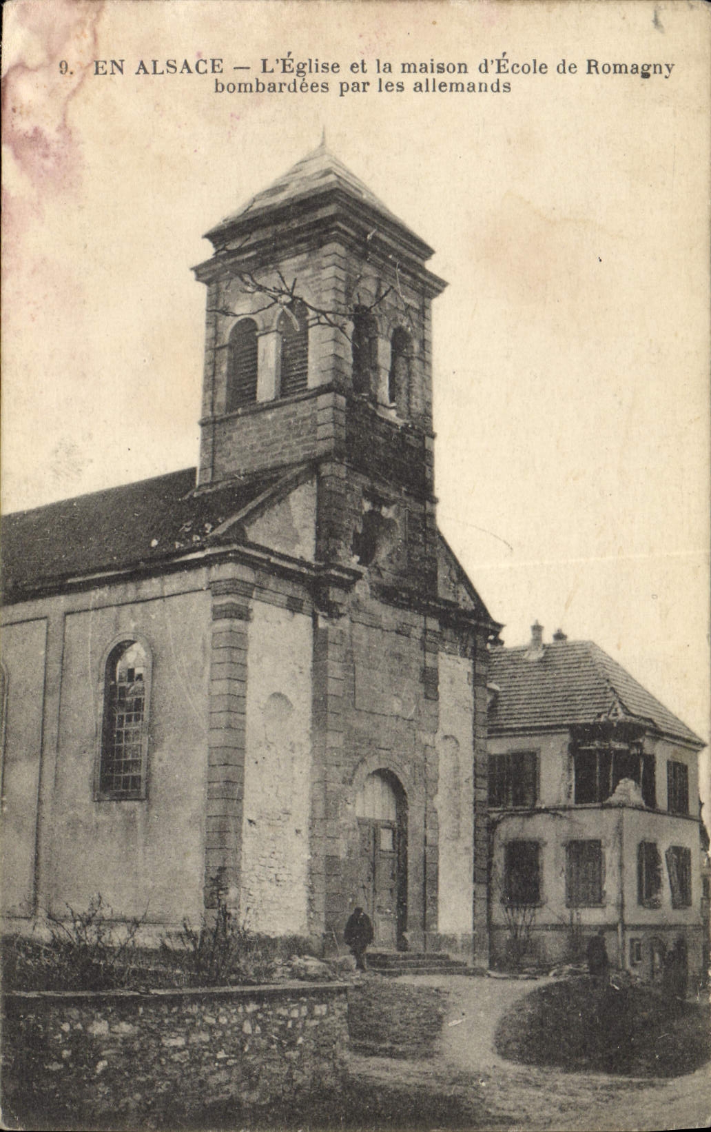 CPA En Alsace L'Eglise et la Maison d'Ecole de Romagny Bombardees Par les Allemands 