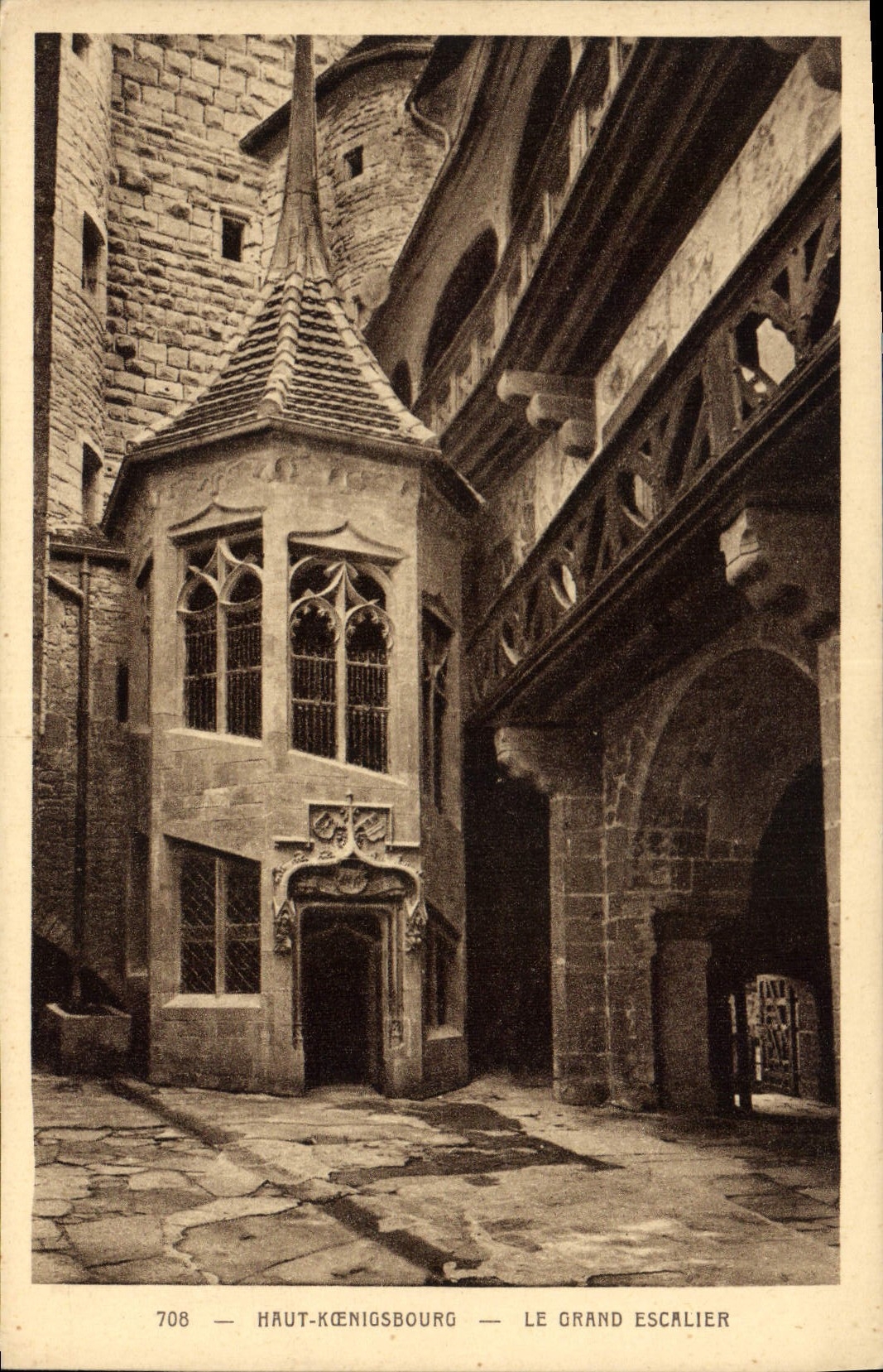 CPA Haut Koenigsbourg Le Grand Escalier 