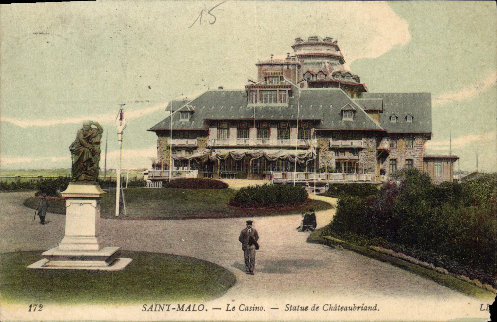 Saint-Malo — Le Casino — Statue de Châteaubriand