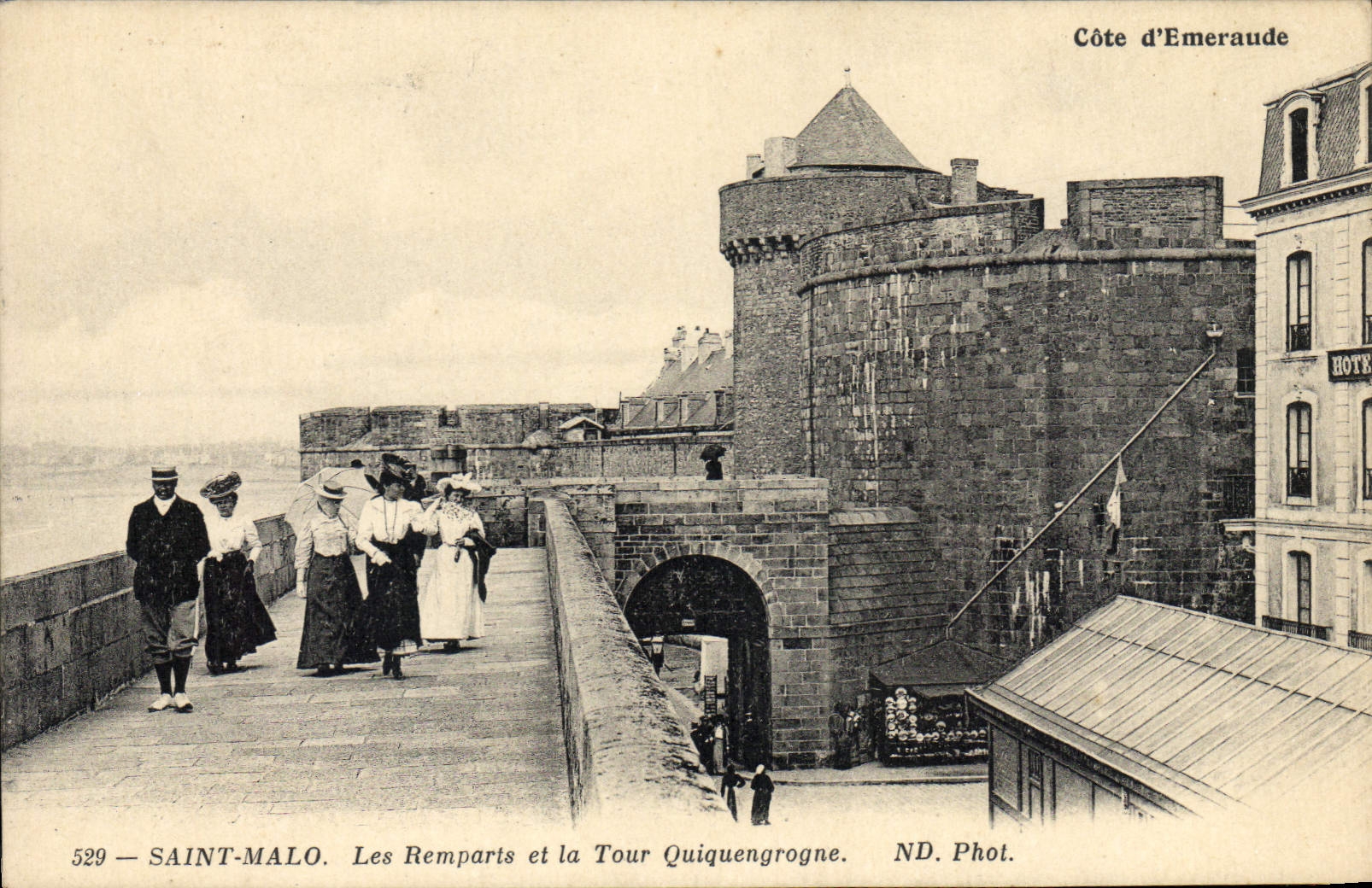 Saint-Malo. Les Remparts et la Tour Quiquengrogne — Côte d'Emeraude, n°529