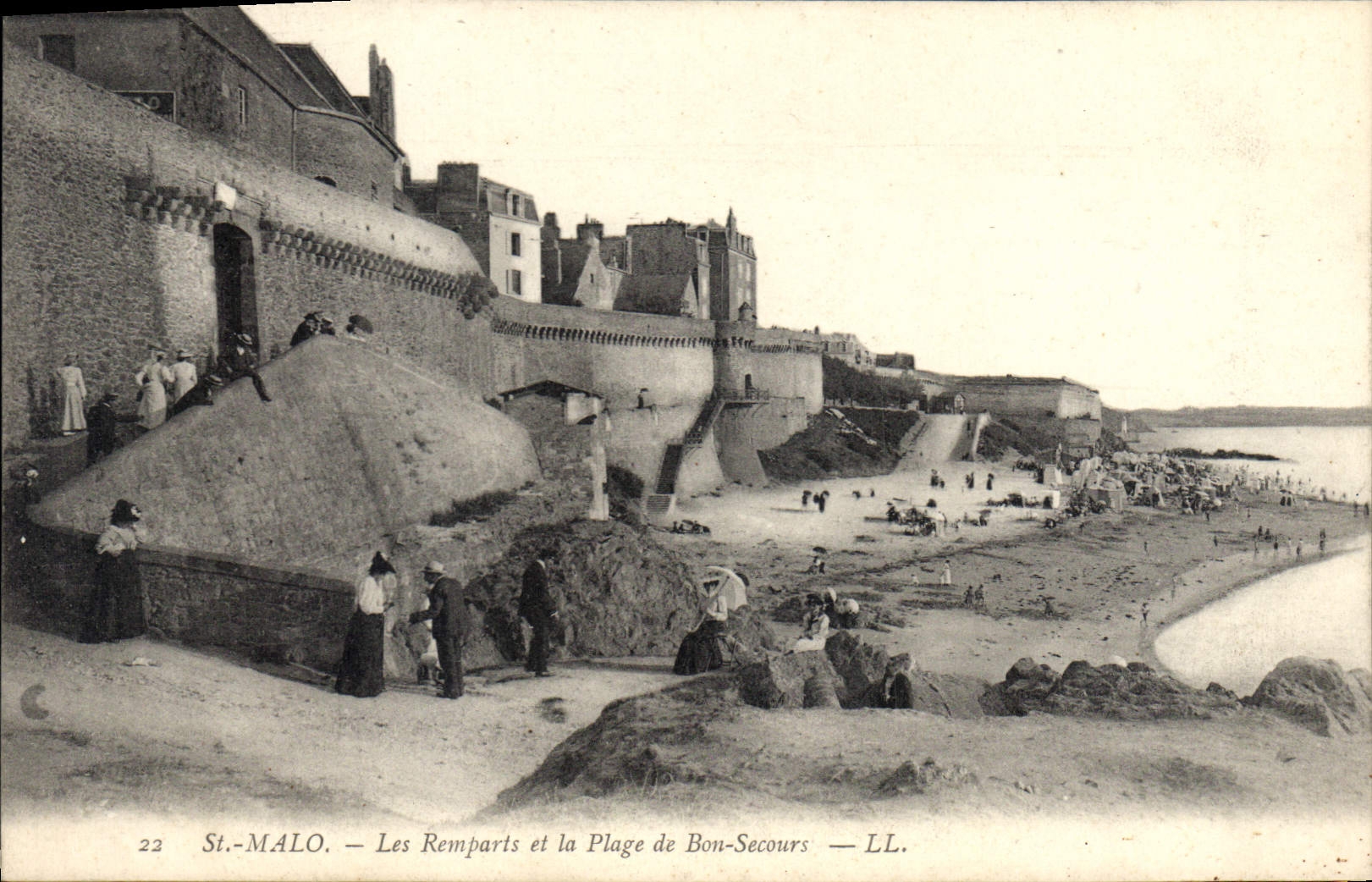 St.-Malo — Les Remparts et la Plage de Bon-Secours — LL.