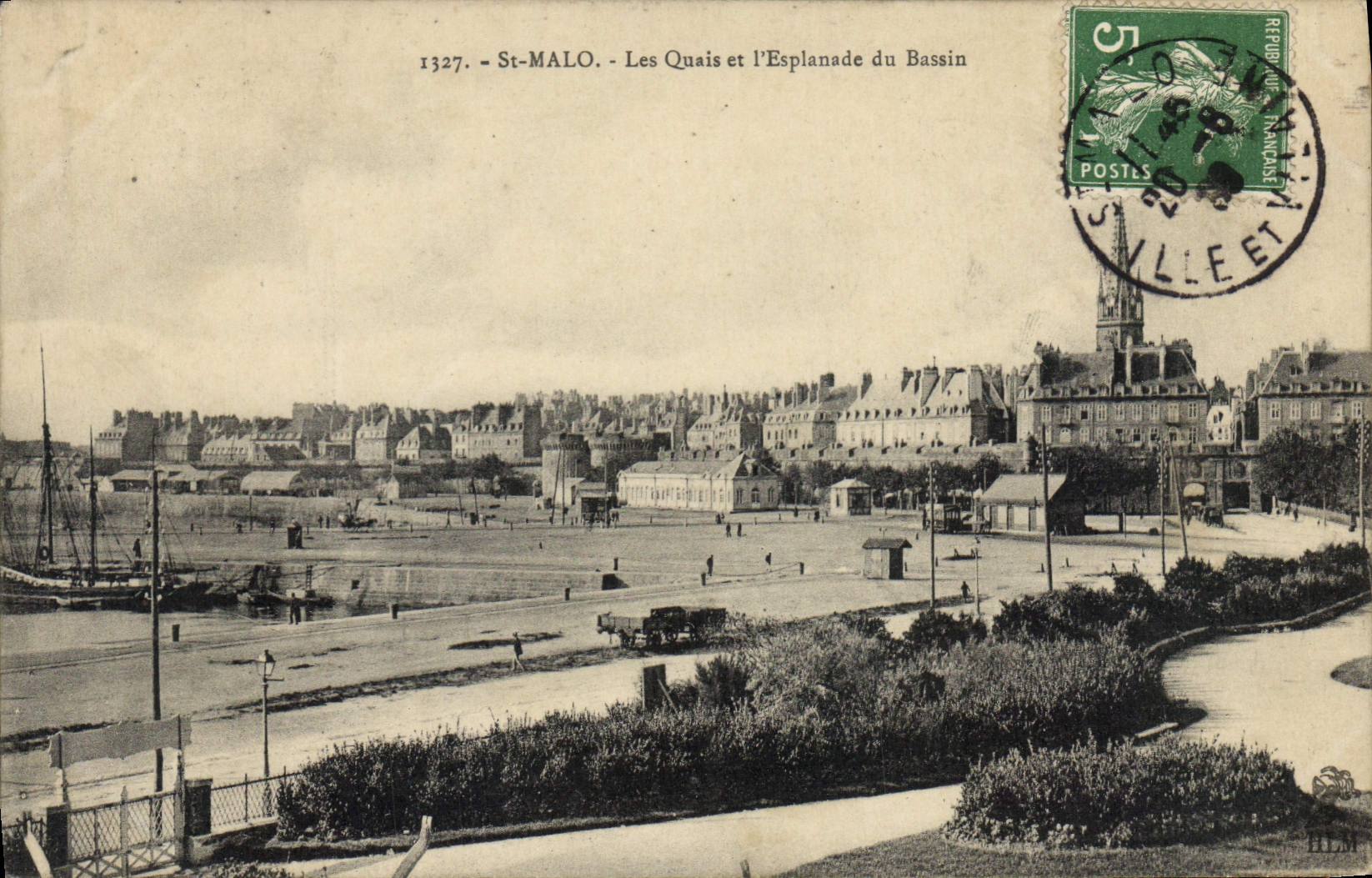 CPA St Malo Les Quais et l'Esplanade du Bassin 