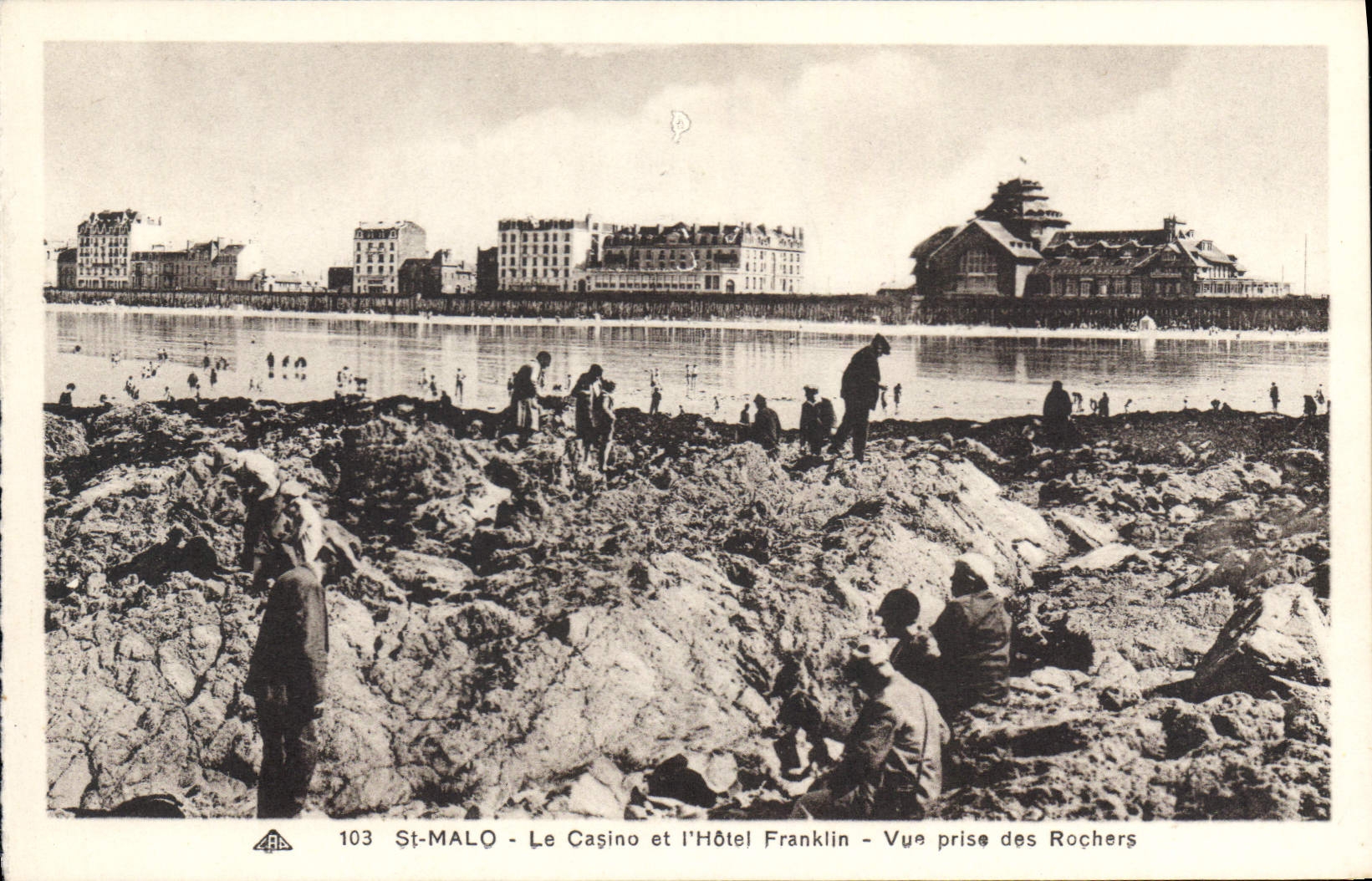 CPA St Malo Le Casino et l'Hotel Franklin Vue Prise des Rochers 