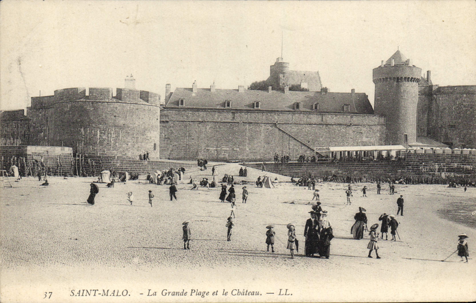 Saint-Malo - La Grande Plage et le Château — LL. — n°37