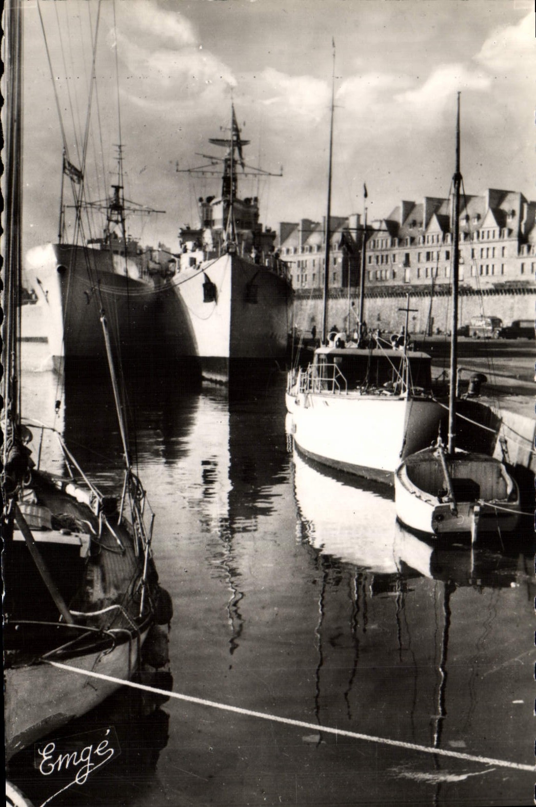 Saint-Malo — Le Port — Éditeur M. Cuérin, n° P. 465