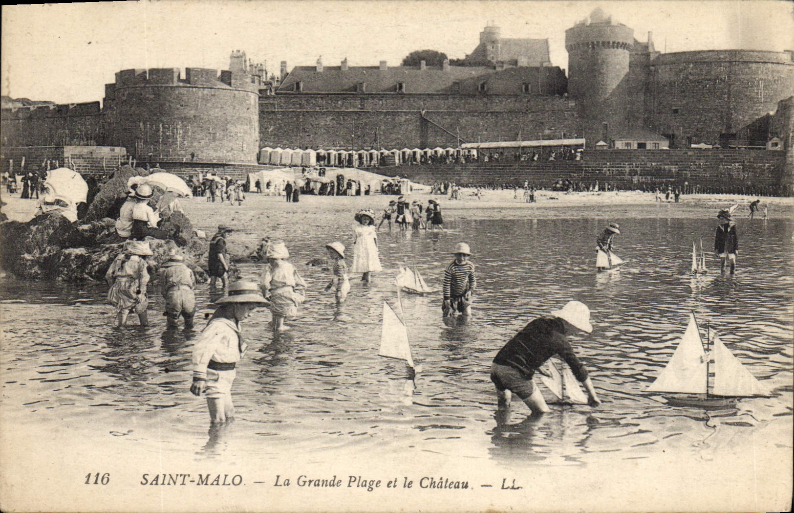 CPA Saint Malo La Grande Plage et le Chateau 