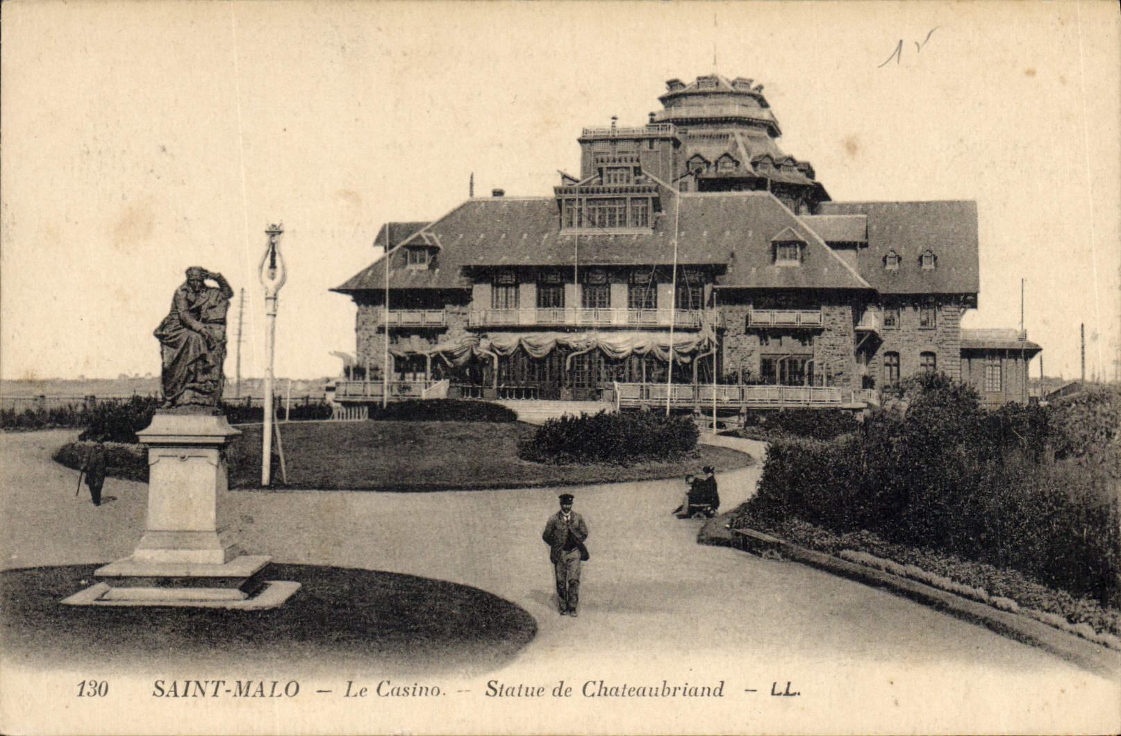 Saint-Malo — Le Casino — Statue de Chateaubriand — LL. — n°130