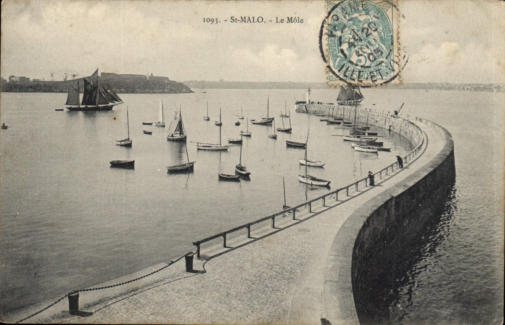St-Malo - Le Môle — vue du port avec bateaux — éditeur inconnu, n° de série 1093