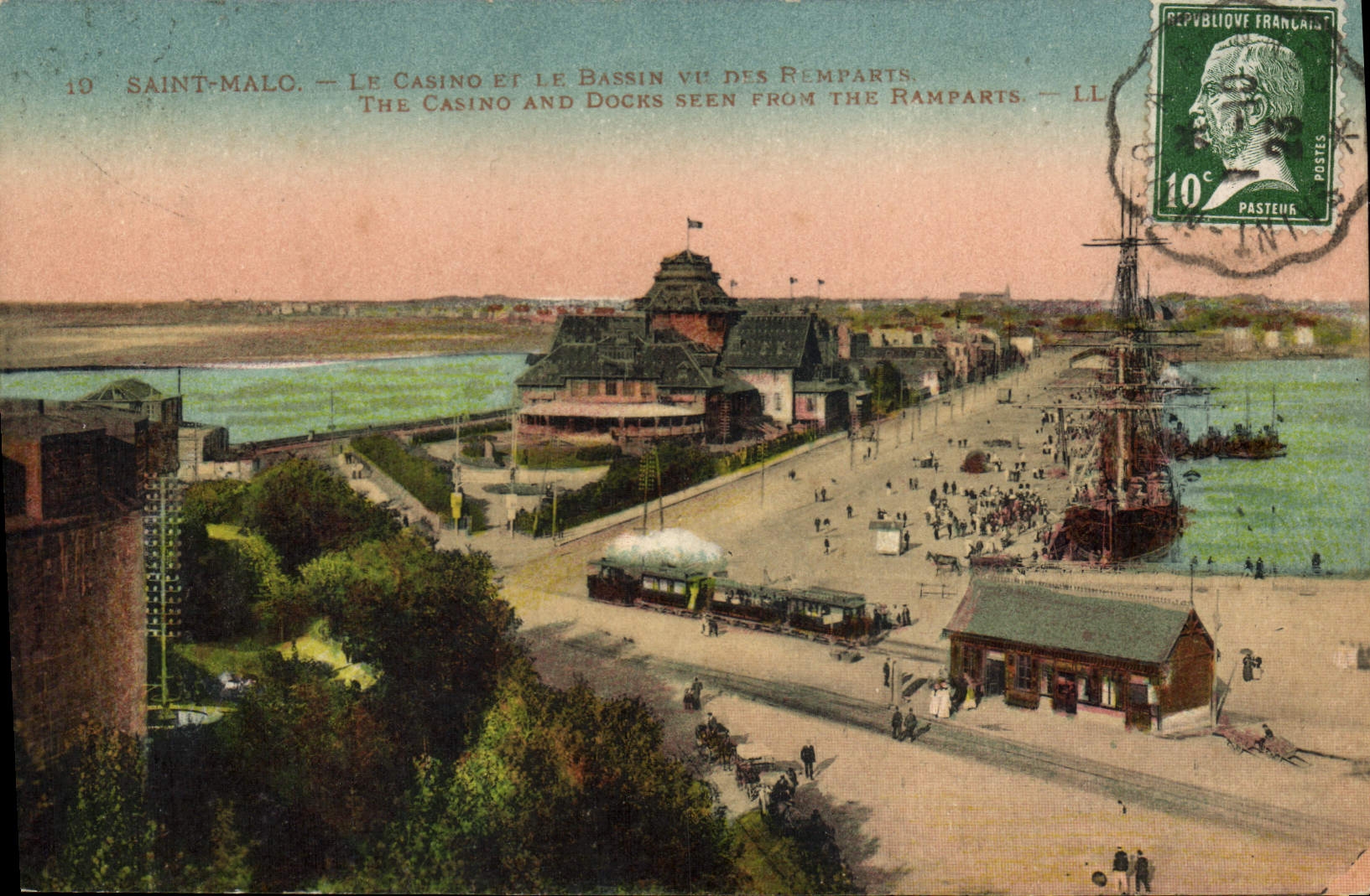 Saint-Malo — Le Casino et le Bassin vu des Remparts — LL