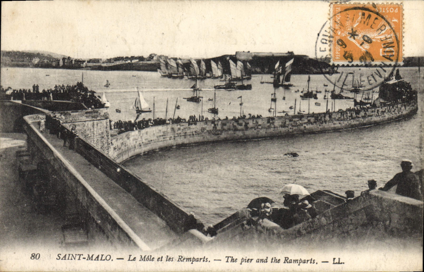 SAINT-MALO. — Le Môle et les Remparts. — The pier and the Ramparts. — LL.