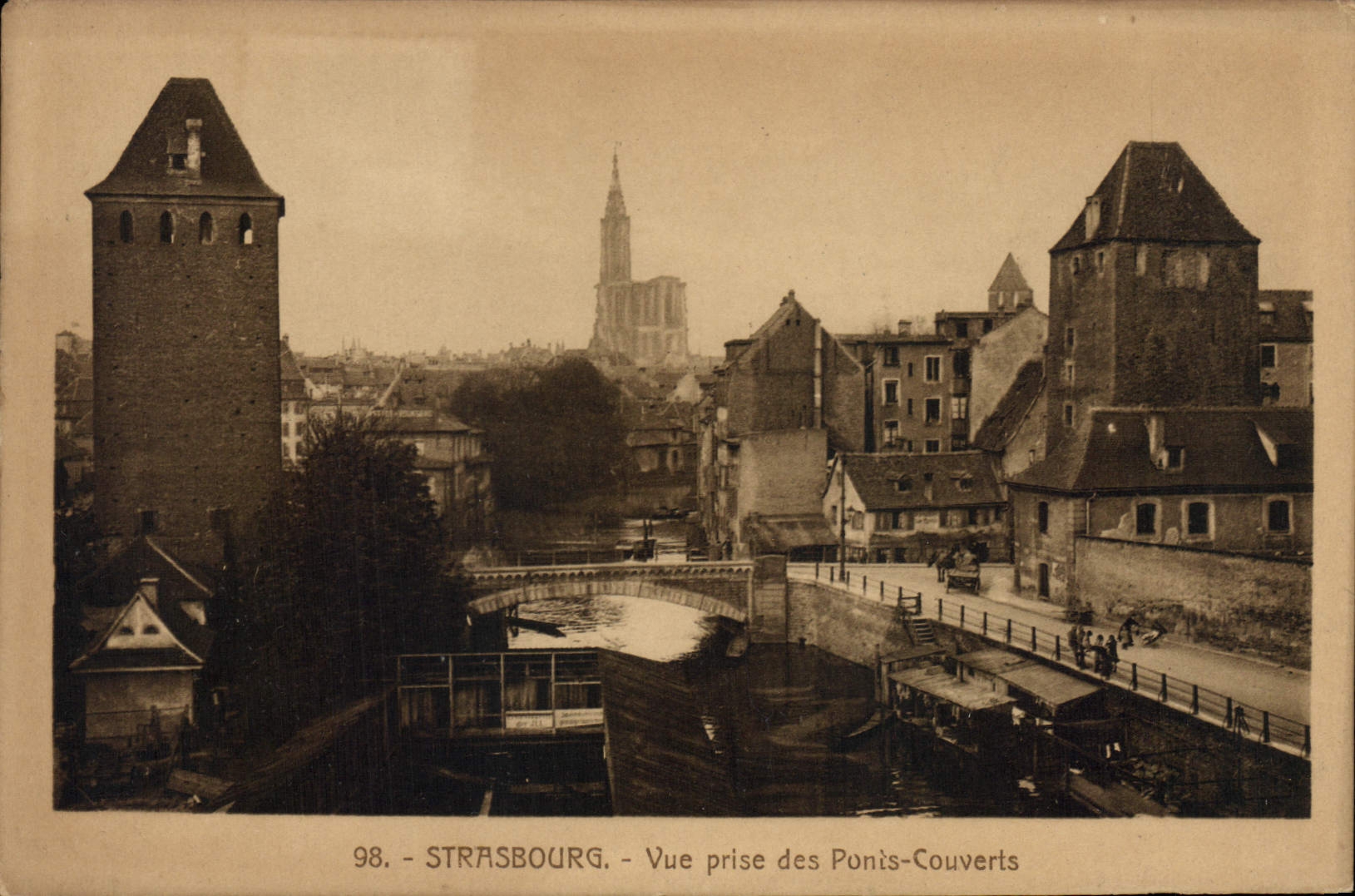 CPA Strasbourg Vue prise des Ponts Couverts 