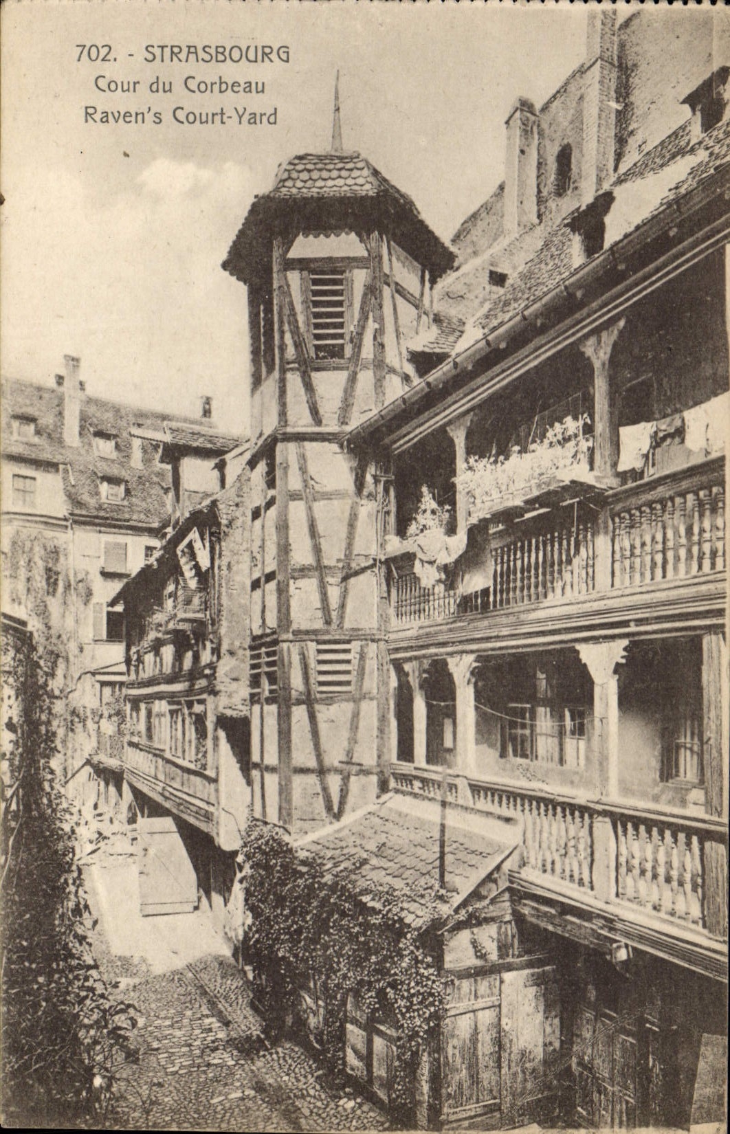 CPA Strasbourg Cour du Corbeau Ravens Court Yard 