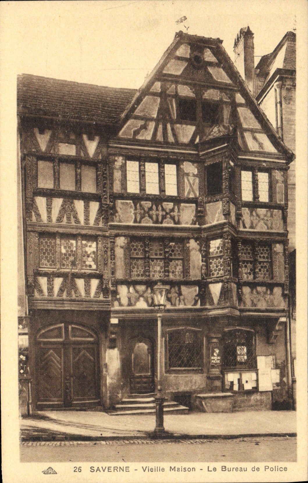 CPA Saverne Vieille Maison Le Bureau de Police 