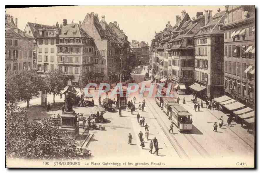 CPA Strasbourg La Place Gutenberg et les grandes Arcades Tramway