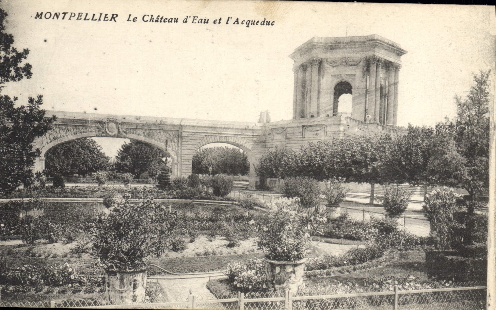 CPA Montpellier Le Chateau d'Eau et l'Acqueduc 