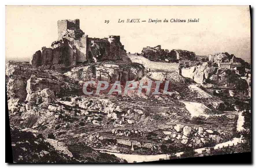 Les BAUX — Donjon du Château féodal