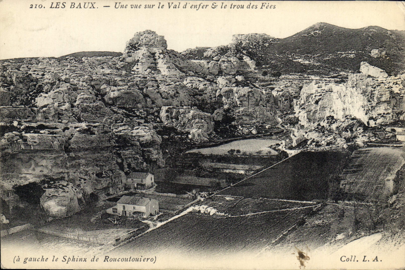 Les Baux — Vue sur le Val d'enfer & le trou des Fées — Coll. L.A.