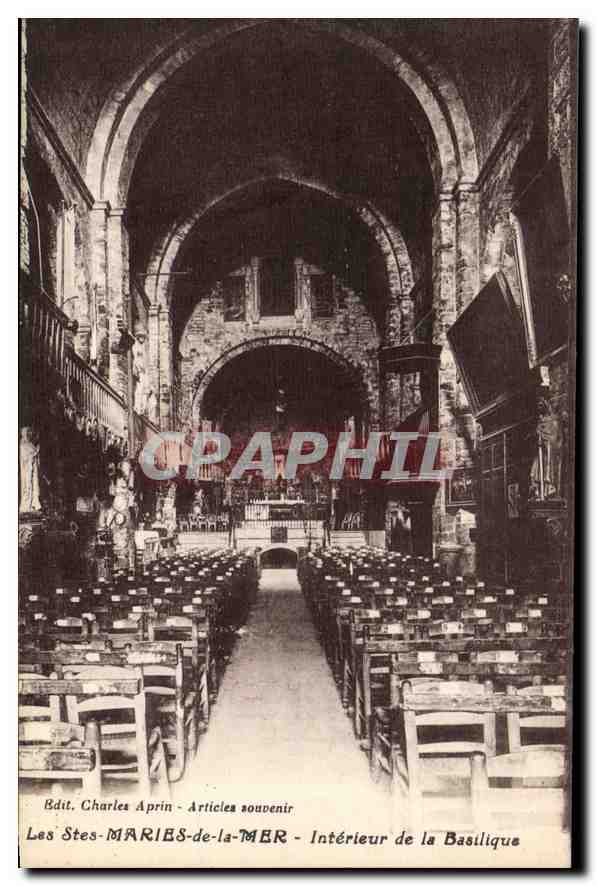 CPA Les Stes Maries de la Mer Interieur de la Basilique 
