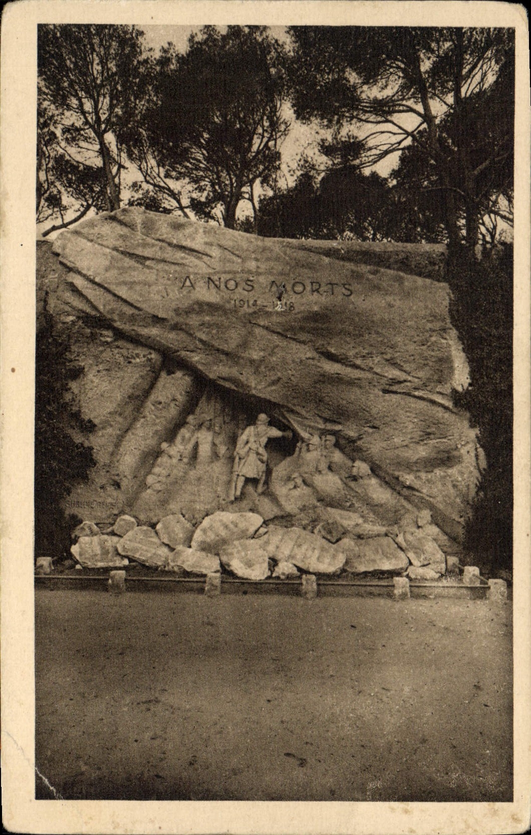 CPA Salon de Provence Monument aux Morts Ceuvre de ME Piron 