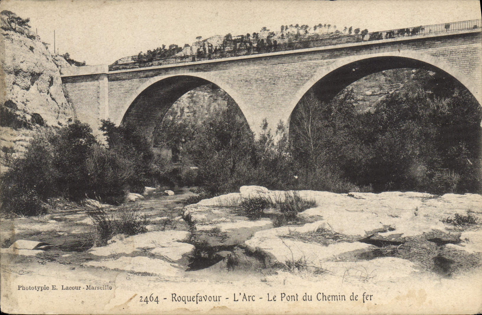 CPA Roquefavour L'Arc Le Pont du Chemin de fer 