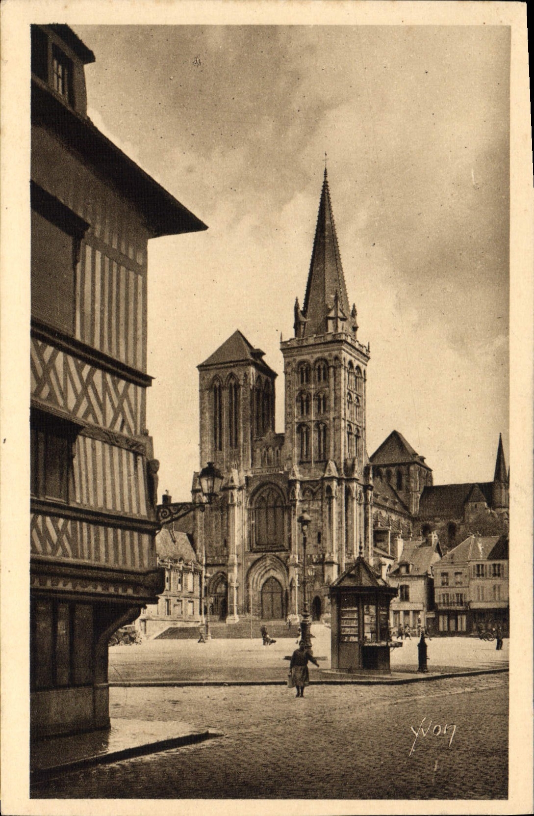 Lisieux - La Cathédrale Saint-Pierre — éditeur Yvon, n°14