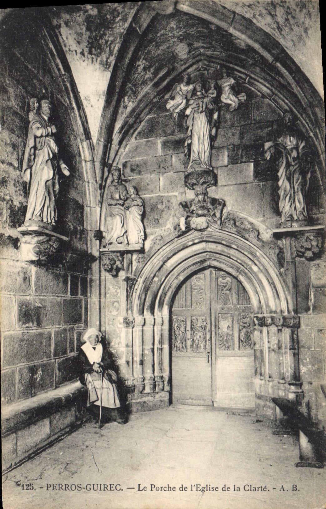 Perros-Guirec — Le Porche de l'Église de la Clarté — A. B.