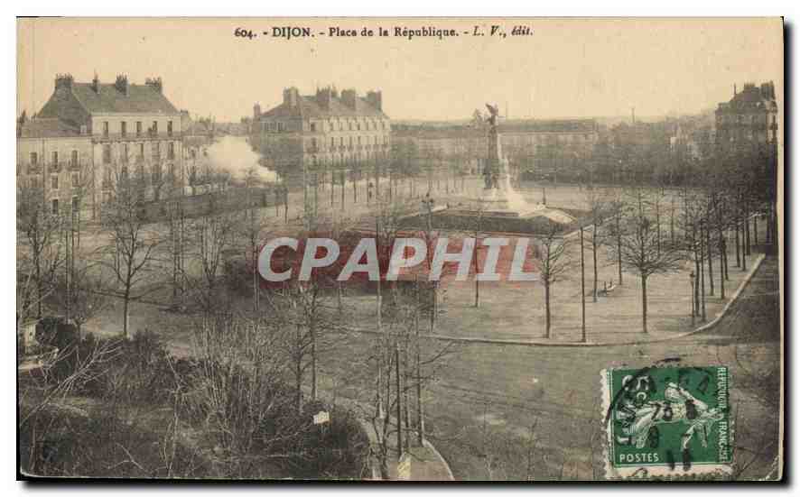 CPA Dijon Place de la Republique Train