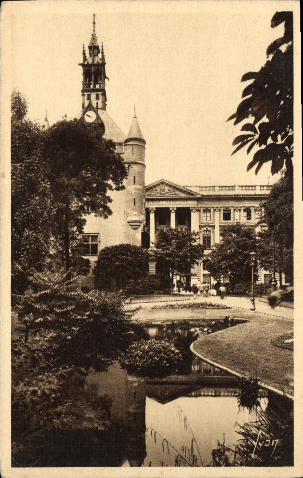 Toulouse (Haute-Garonne) — Le donjon du Capitole et le square — Éditions d'Art Martel