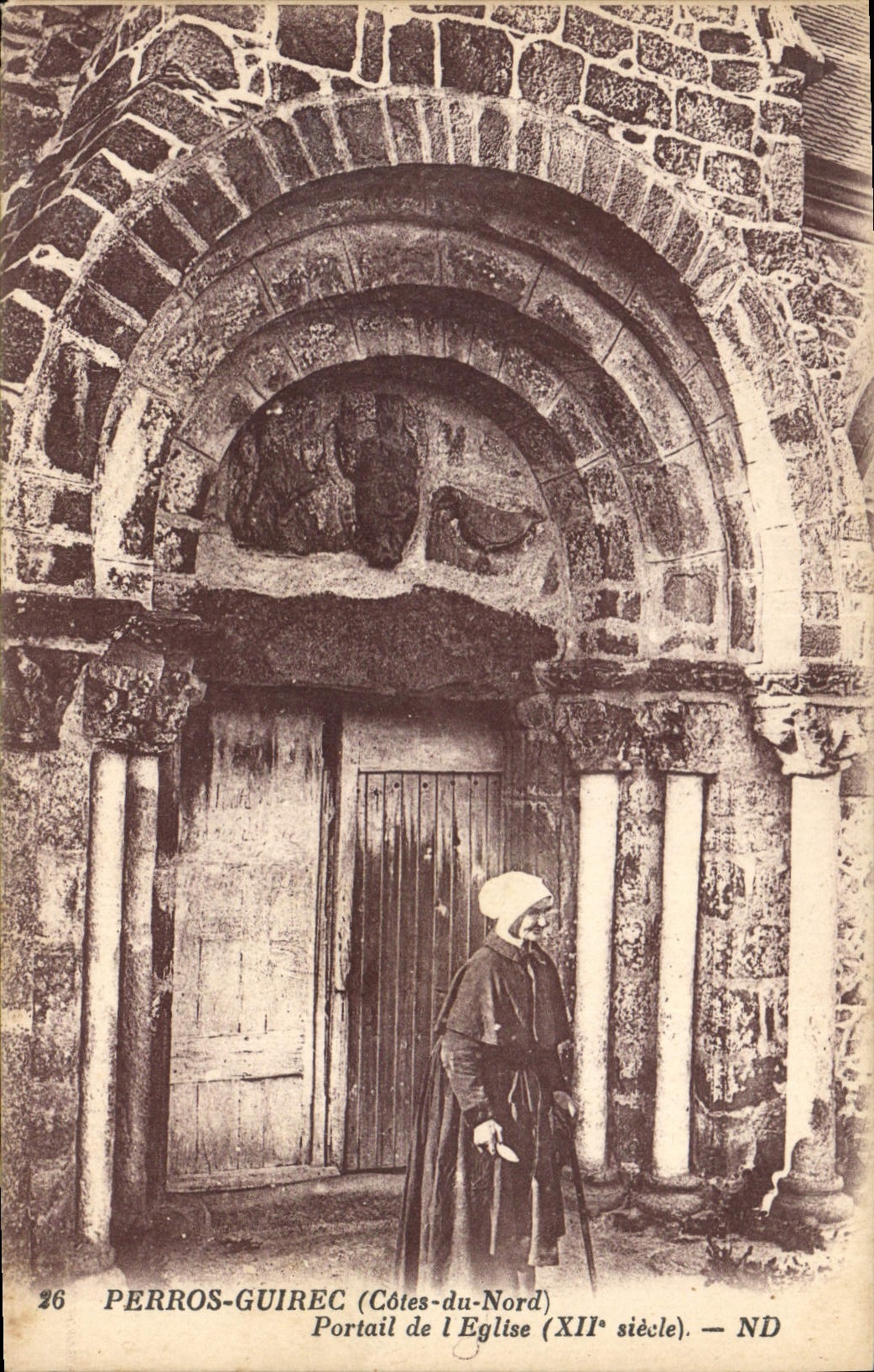 Perros-Guirec (Côtes-du-Nord) — Portail de l'église (XIIe siècle) — ND