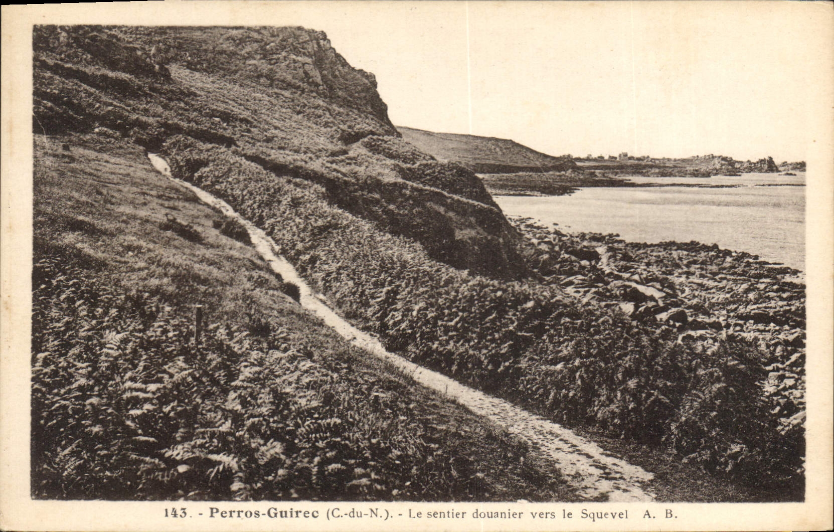 Perros-Guirec (C.-du-N.) — Le sentier douanier vers le Squevel — A. B.