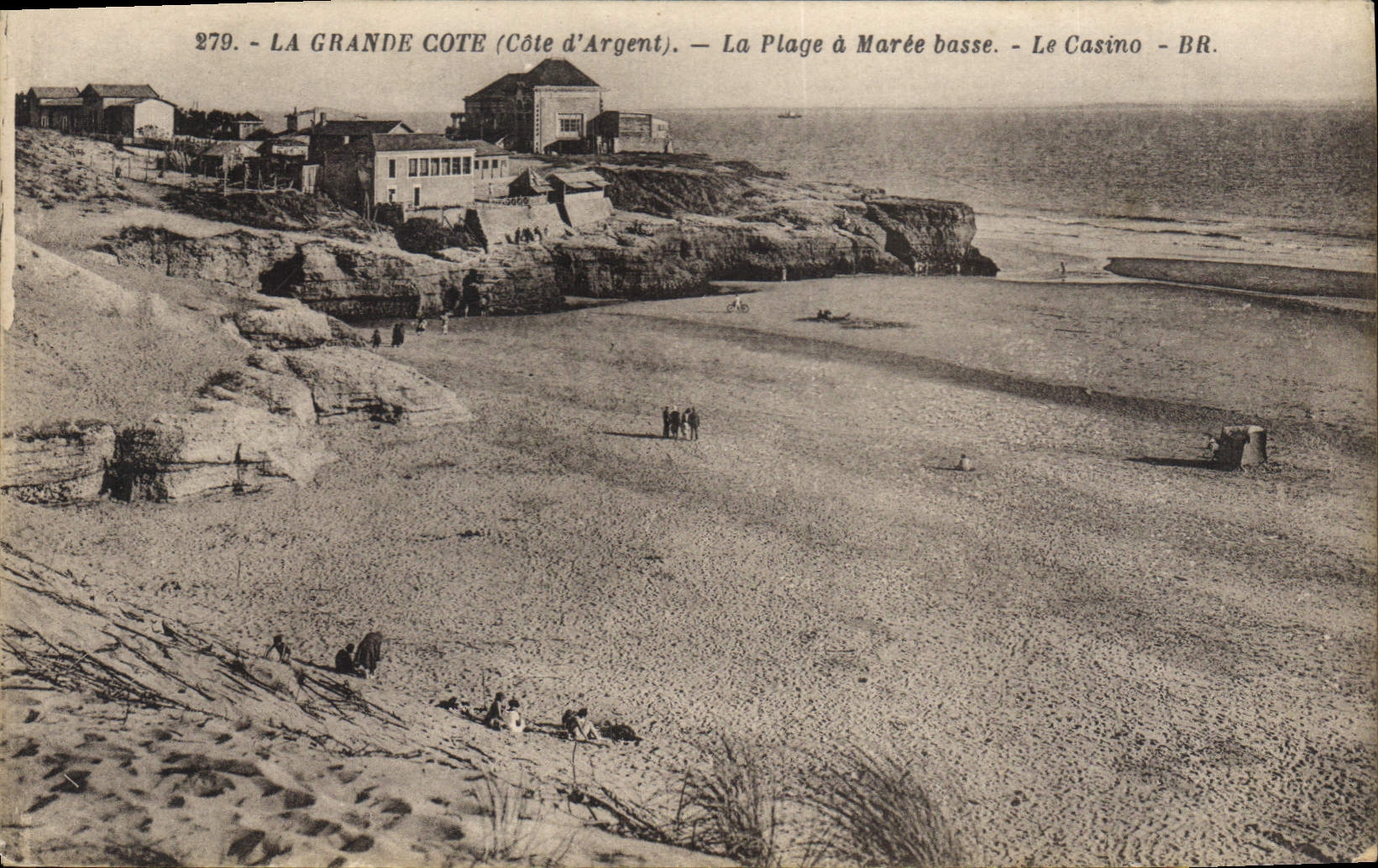 CPA La Grande Cote (Cote d'Argent) La Plage a Maree Basse Le Casino