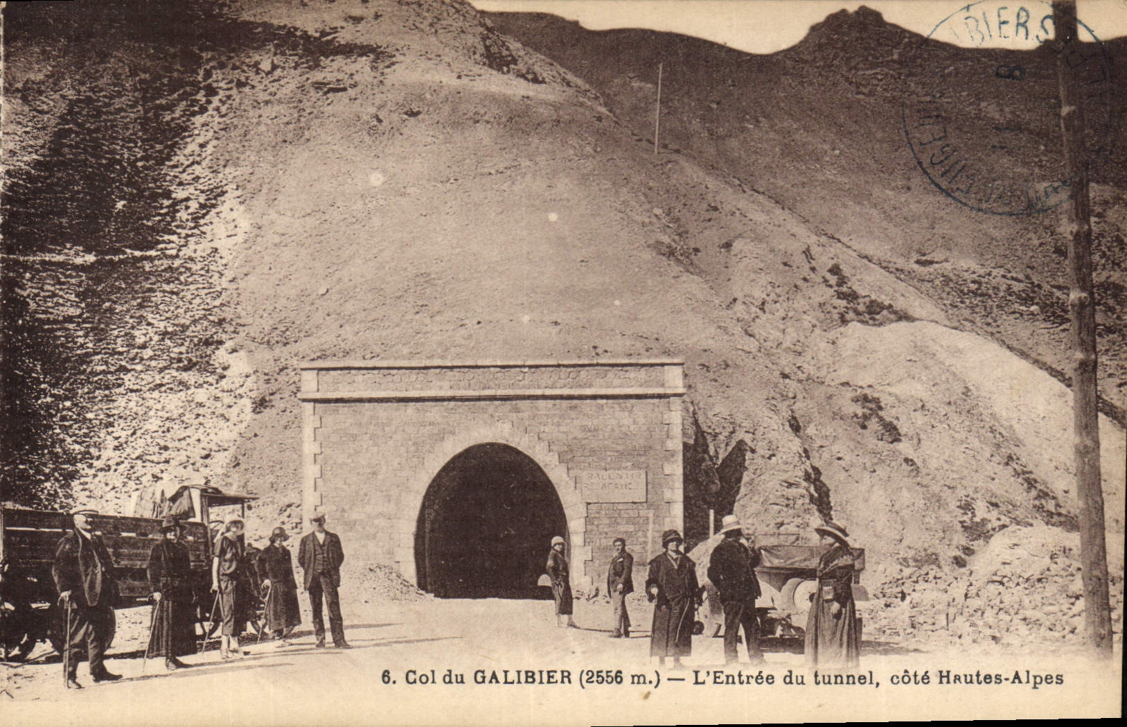 CPA Col du Galibier (2556 m) L'Entree du tunnel cote Hautes Alpes