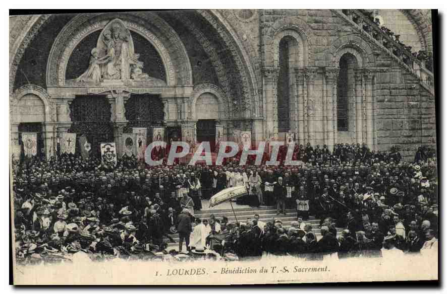 CPA Lourdes Benediction du T S Sacrement