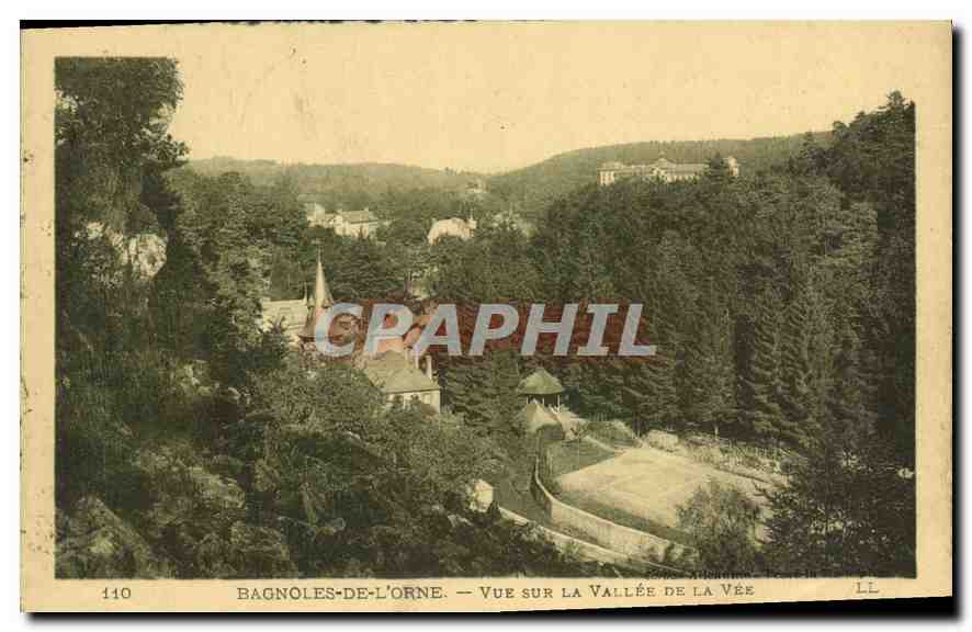 CPA Bagnoles de L'Orne Vue sur la Vallee de la Vee