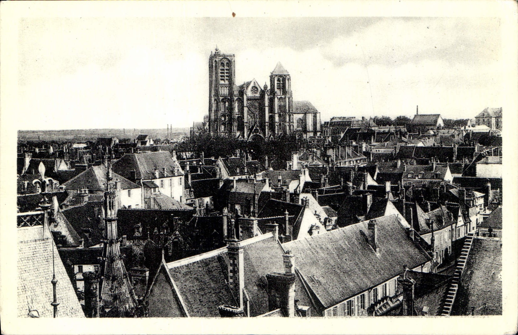 CPA BOURGES vue generale prise du palais Jacques Coeur