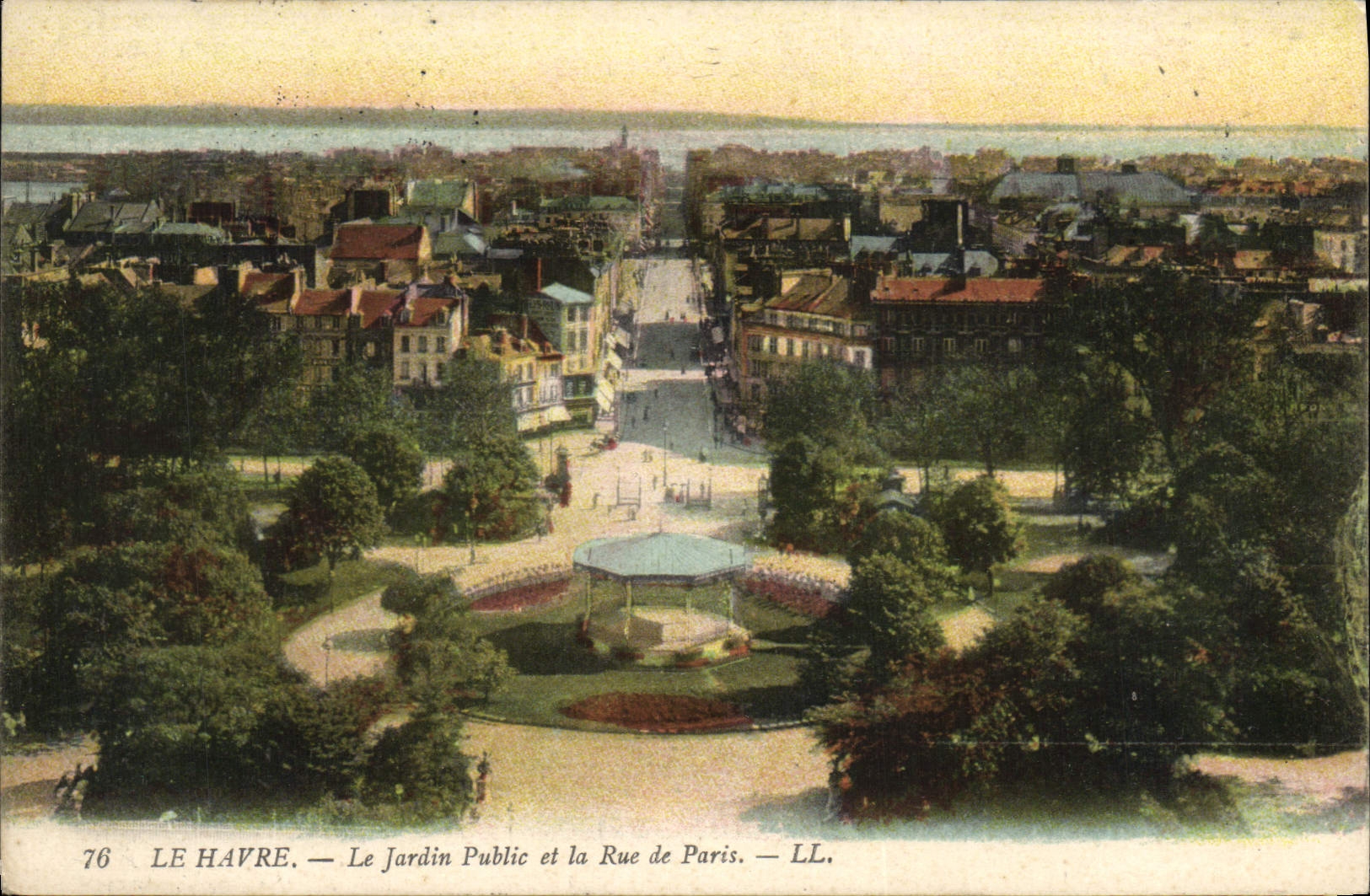 CPA Le Havre Le Jardin Public et la Rue de Paris