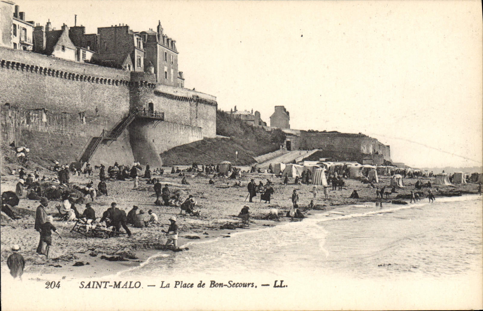 CPA Saint Malo La Place de Bon Secours