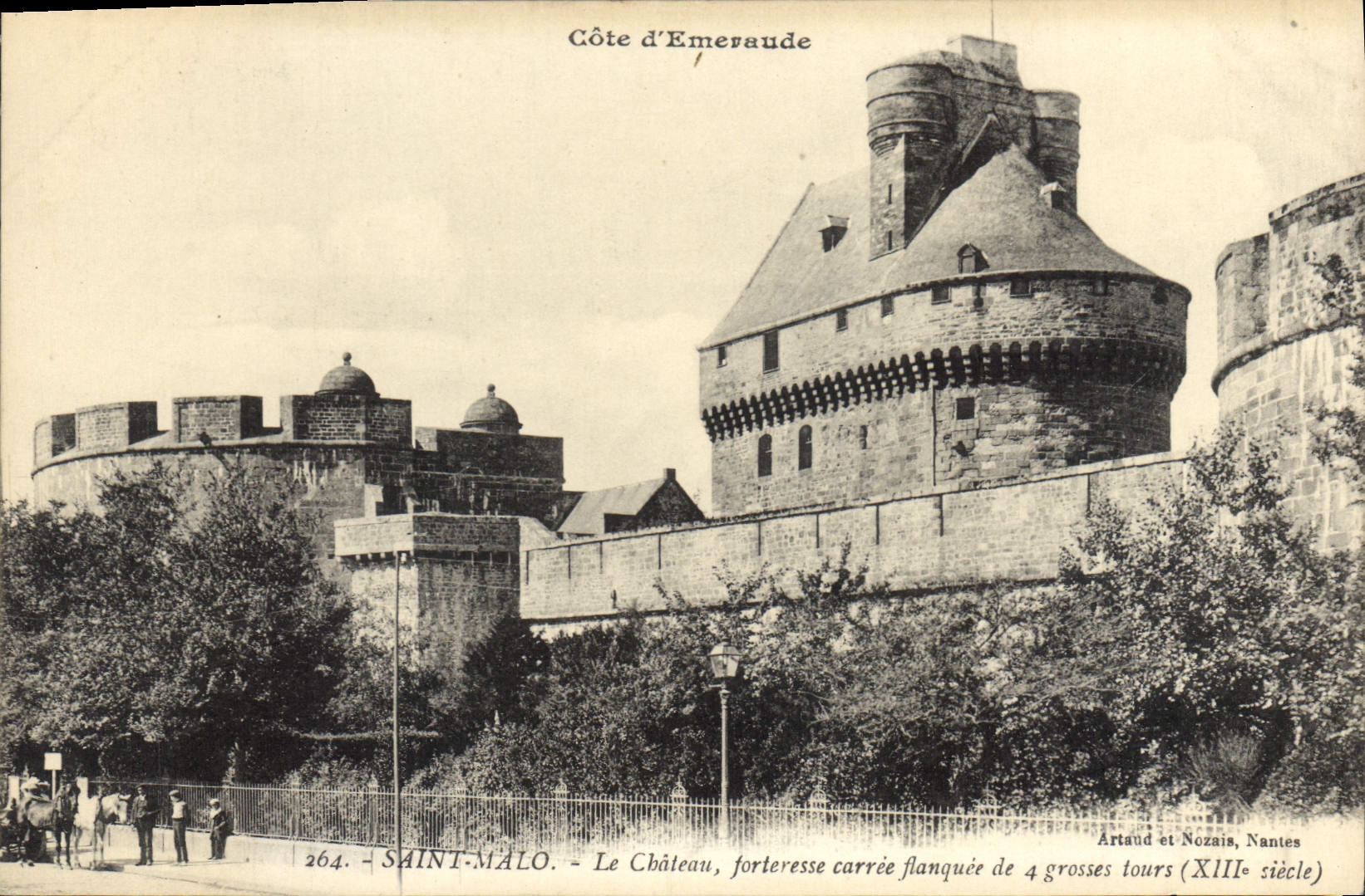 Saint-Malo - Le Château, forteresse carrée flanquée de 4 grosses tours (XIIIe siècle) — Artaud et Nozais, Nantes, n° 264