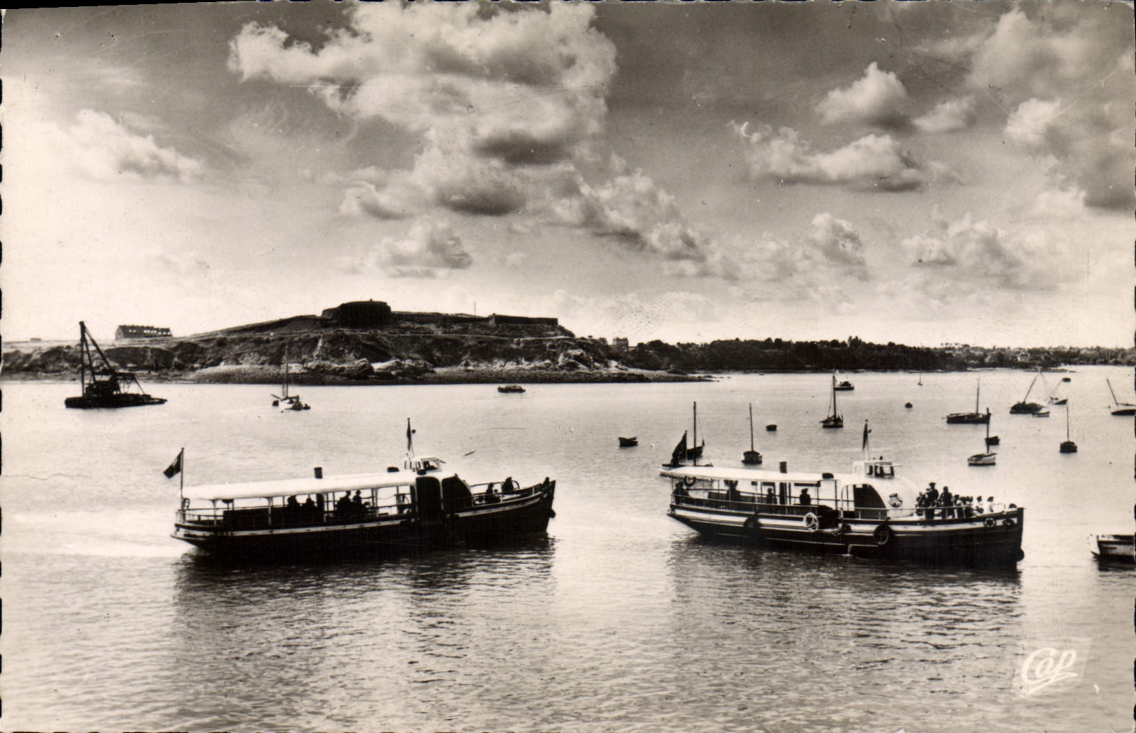 Arrivée des vedettes de Dinard — Saint-Malo — CPAPHIL