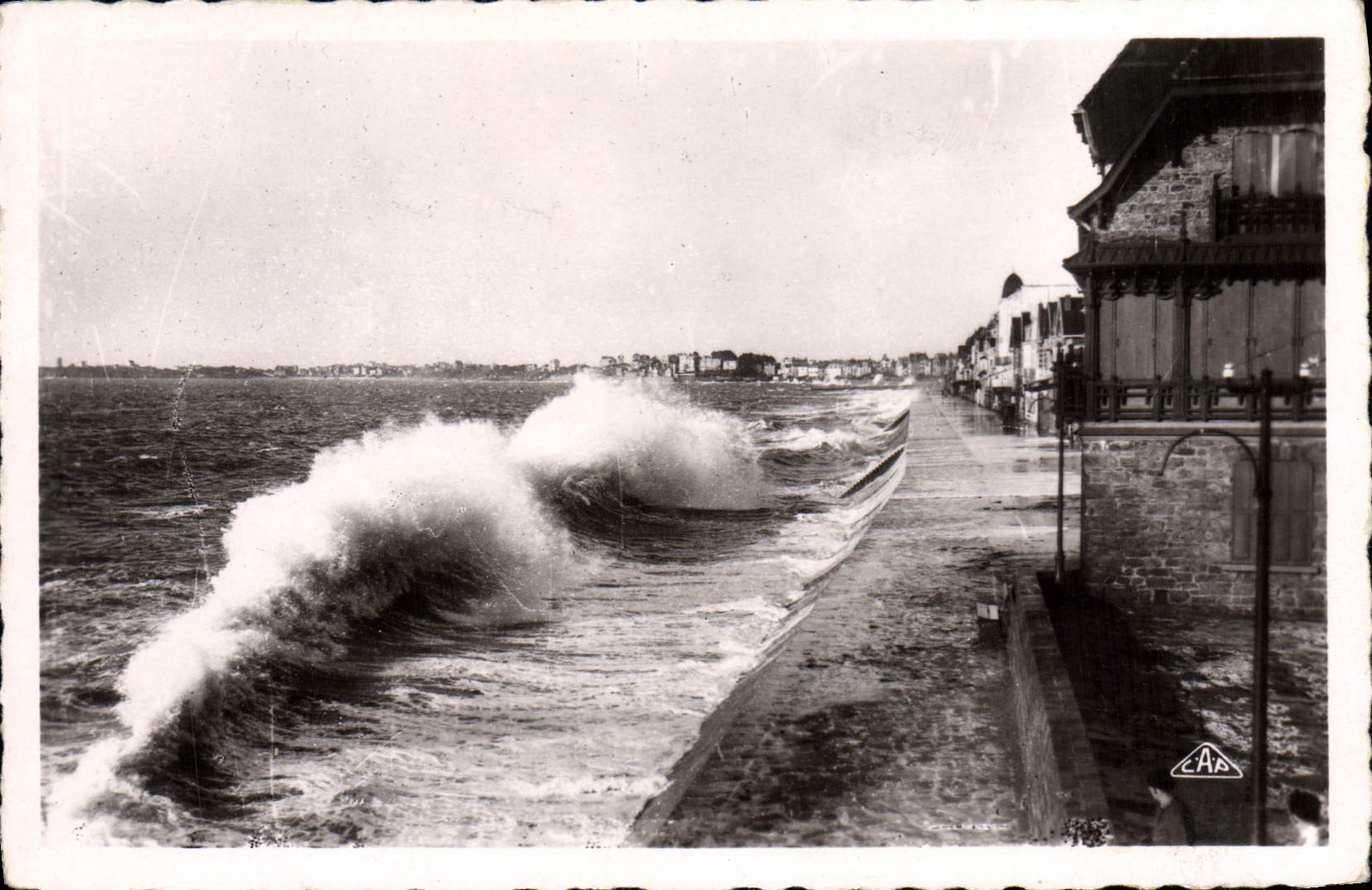 ST-MALO — La Digue par gros temps — Cie des Arts Photographiques, Paris