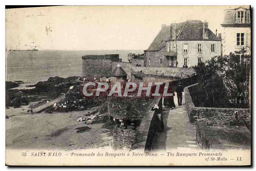 CPA Saint Malo Promenade des Remparts a Notre Dame