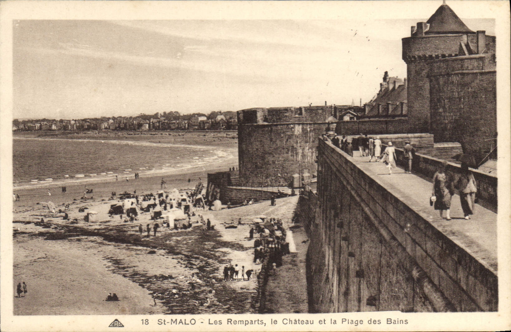 St-Malo - Les Remparts, le Château et la Plage des Bains — éditeur ARA, n° 18