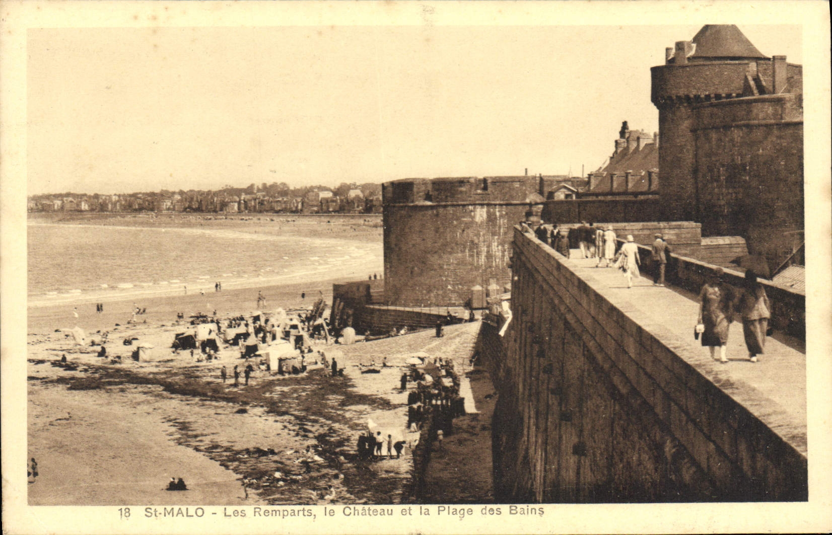 St-Malo - Les Remparts, le Château et la Plage des Bains — Édition Gembert, n°18