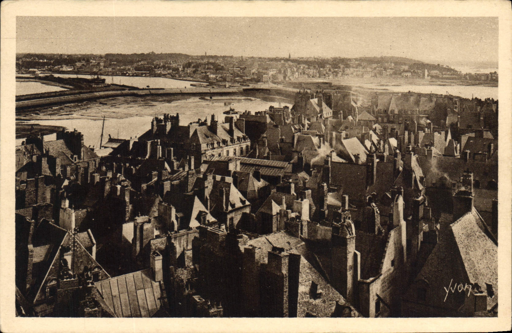 Saint-Malo — Vue générale des Bassins — Éditions d'Art Yvon
