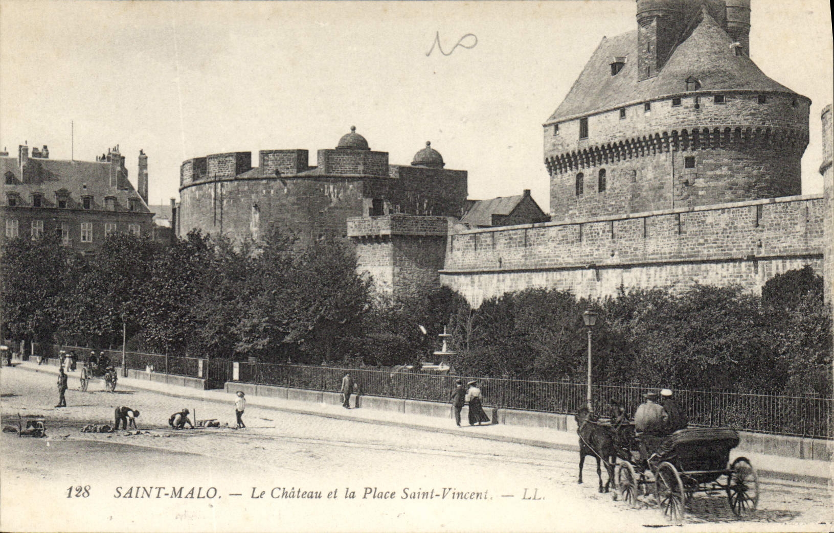 Saint-Malo — Le Château et la Place Saint-Vincent — LL. n°128