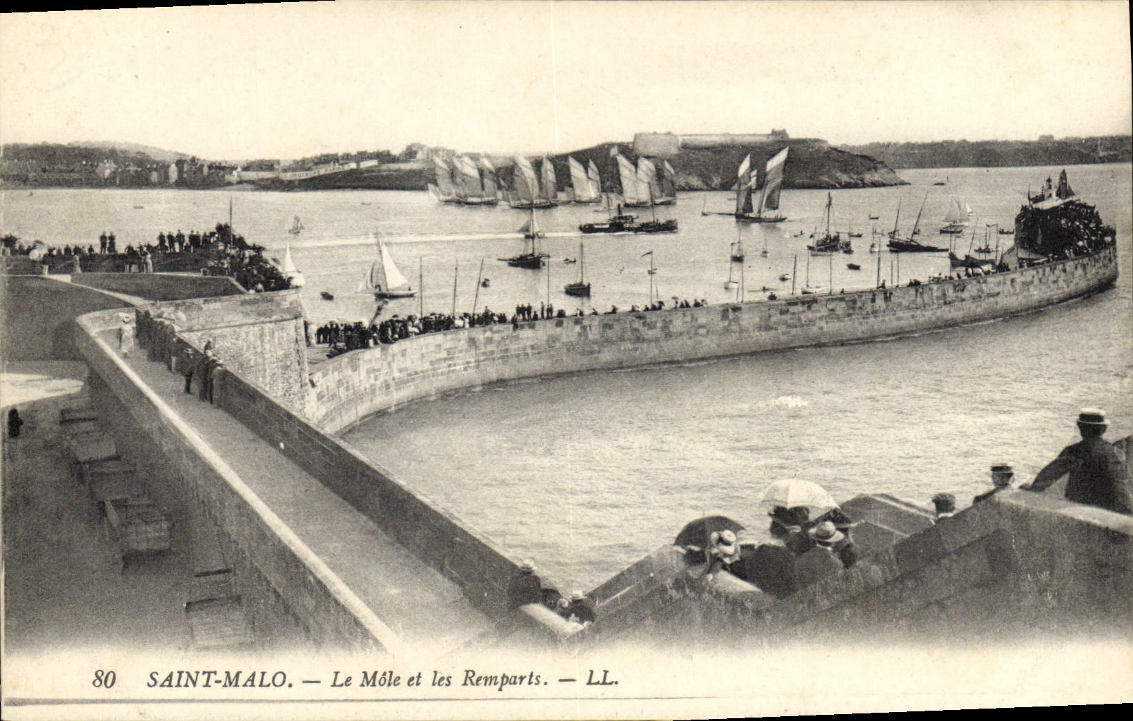 Saint-Malo — Le Môle et les Remparts — LL. n°80