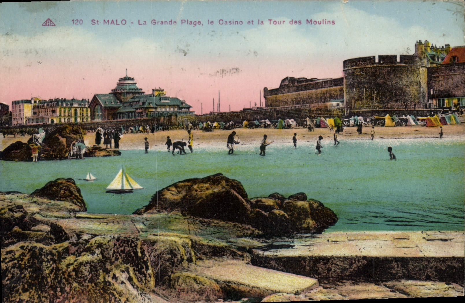 St-Malo - La Grande Plage, le Casino et la Tour des Moulin