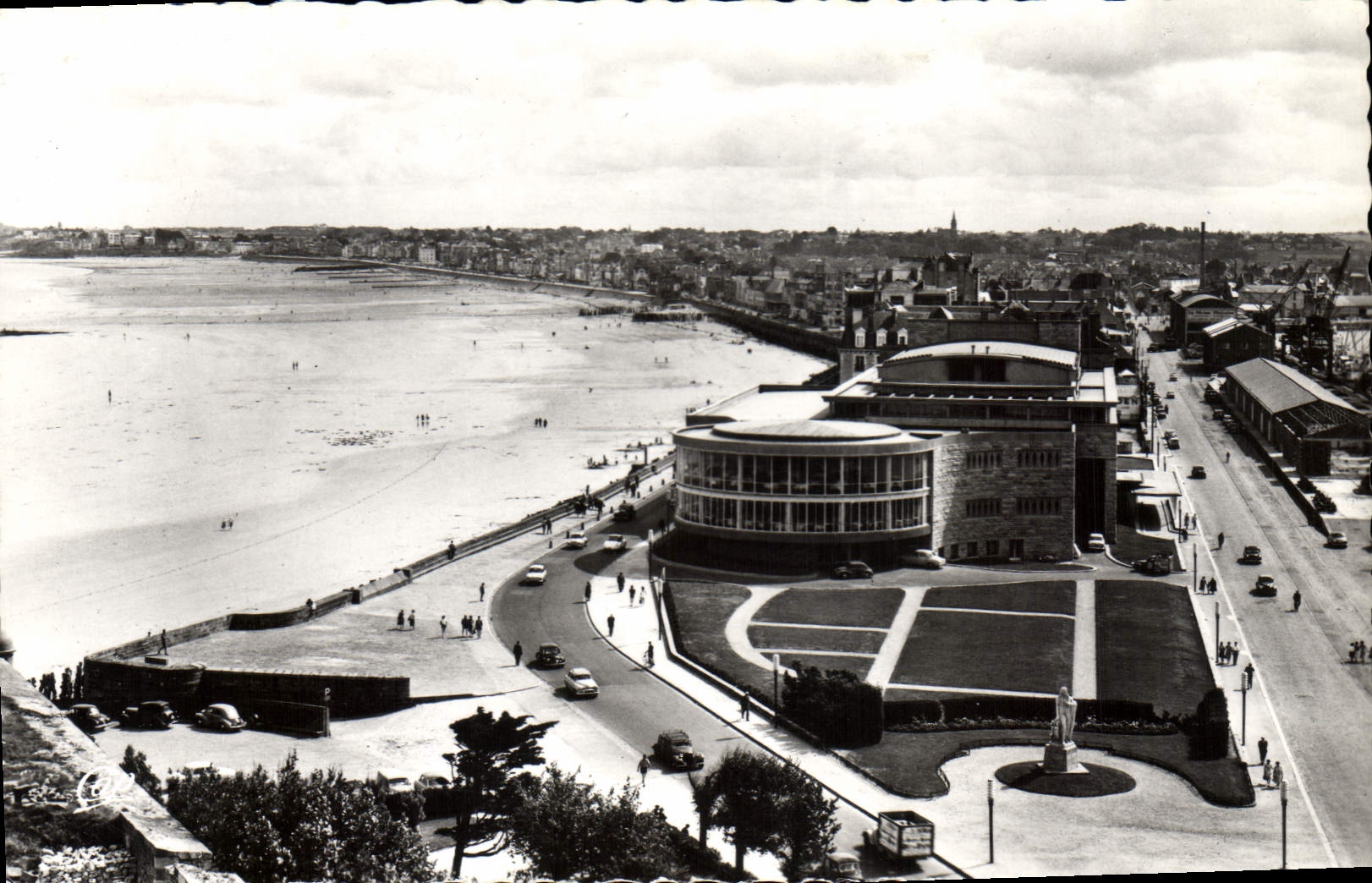 Saint-Malo — Vue de la Cité Corsaire et du théâtre — Réal-Photo