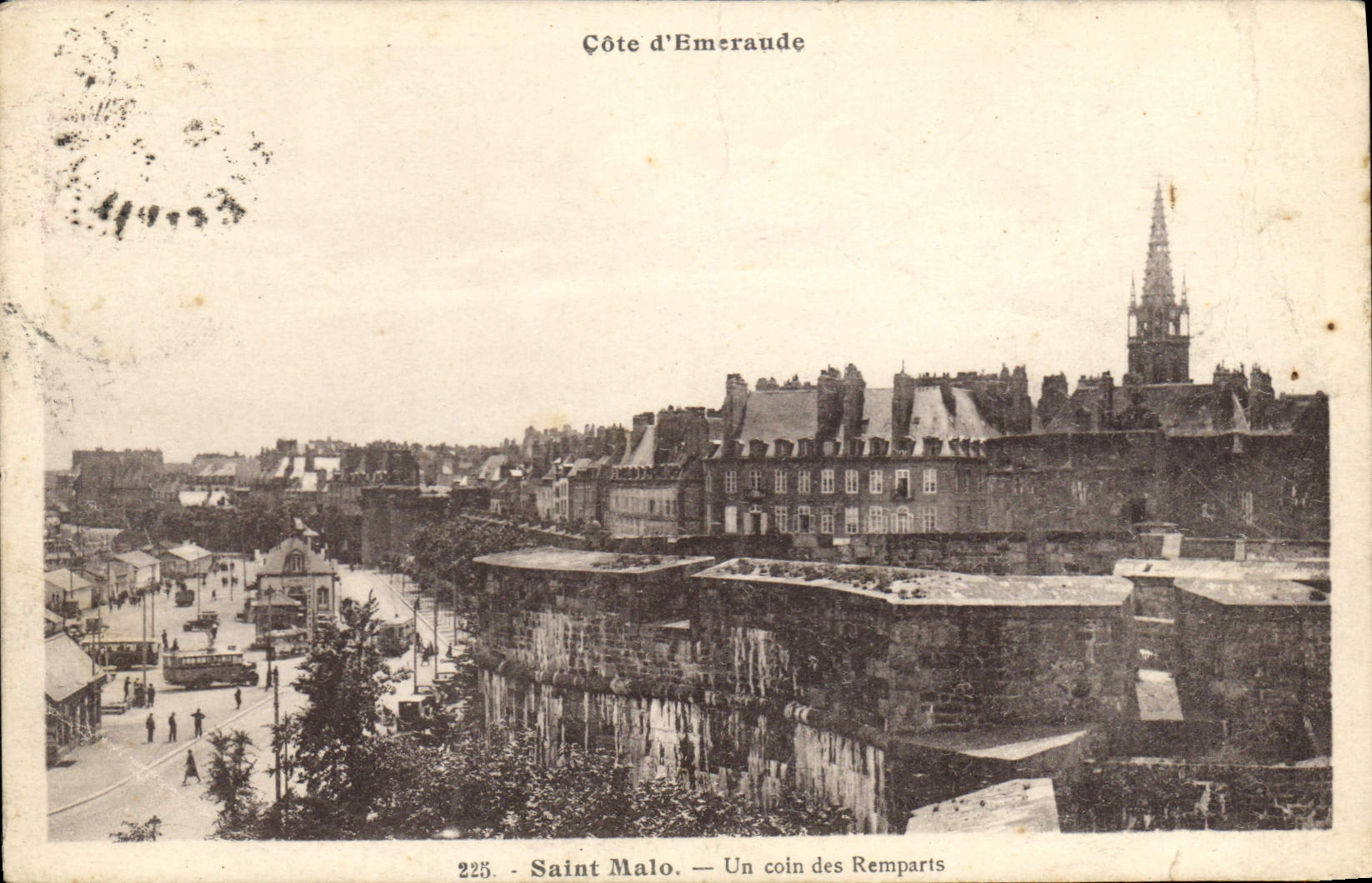 Saint Malo — Un coin des Remparts — Côte d’Emeraude — éditeur Laurent Négranes, n° 225