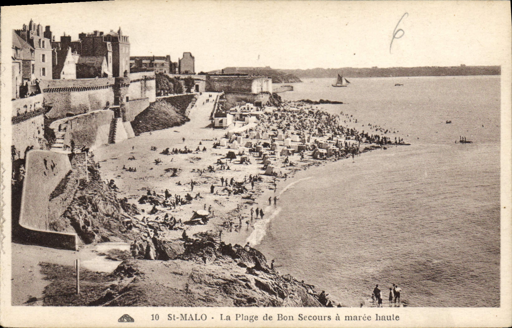 St-Malo - La Plage de Bon Secours à marée haute
